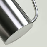 Das Paket aus gebürstetem Stahl