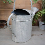 Blumige Gießkanne<br> in Zink