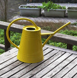 arrosoir jaune