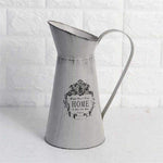 Broc Ancien en metal | L'arroseur arrosé