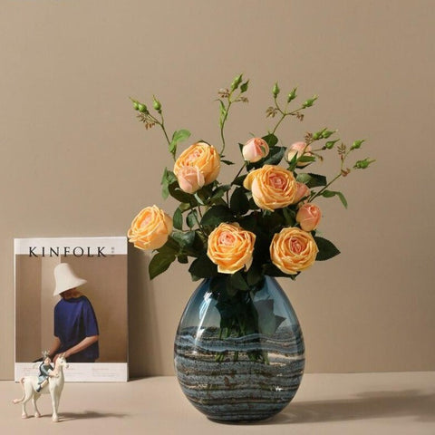 Blaue Vase aus geblasenem Glas
